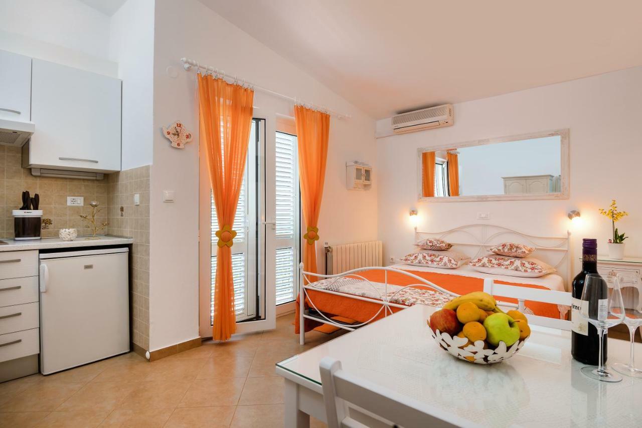 Apartments Villa Lilla Baška Voda Exterior foto
